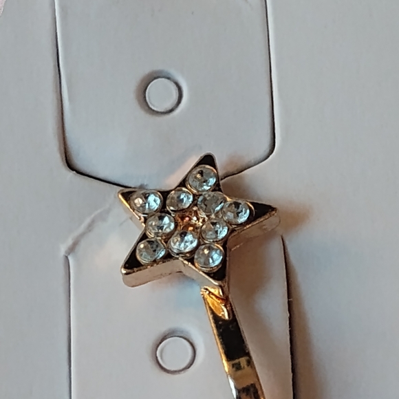 Clip On Earrings Unpierced Ears Gold Star Sparkly - Picture 2 of 4